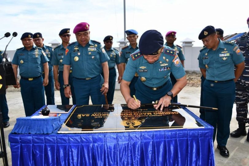 Pangkoarmada III Resmikan Gedung Pos Angkatan Laut Skouw Sae di Perbatasan RI dan PNG