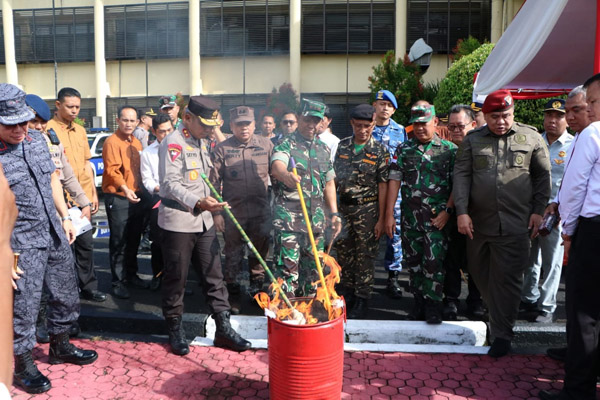 Polda Sulut Musnahkan Barang Bukti Sabu, Minuman Keras, dan Obat Keras Hasil KRYD