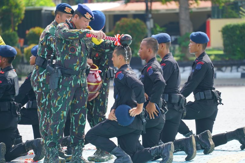 Korps Brimob Polri Gelar Upacara Tradisi Penerimaan Personel