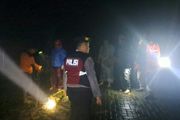 4 Warga Terjebak Tanah Longsor di Kota Tomohon Berhasil di Evakuasi