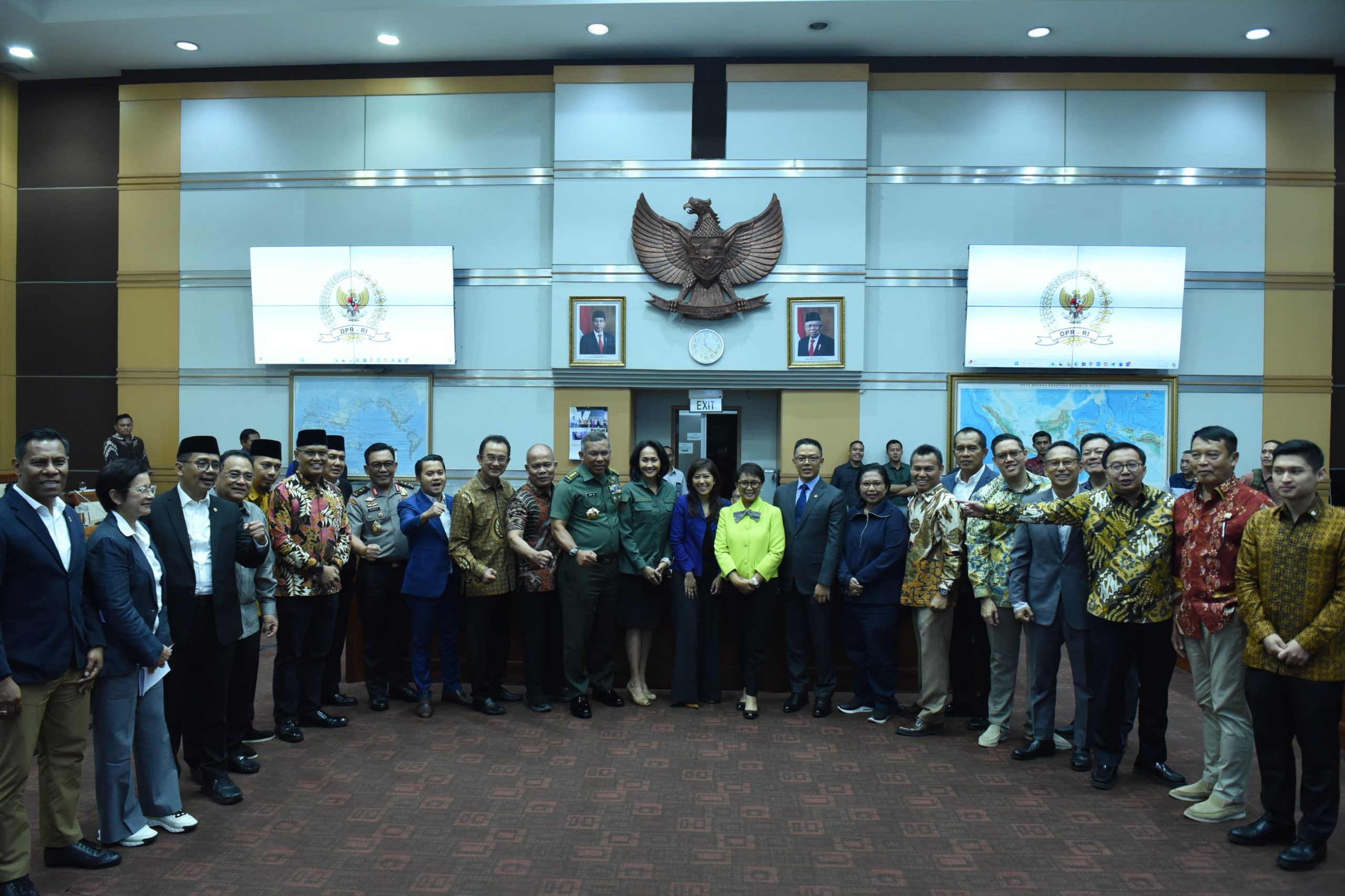 Rapat Kerja dengan Menteri Luar Negeri dan Gubernur Lemhannas di Gedung DPR RI, Kamis (12/9/2024)