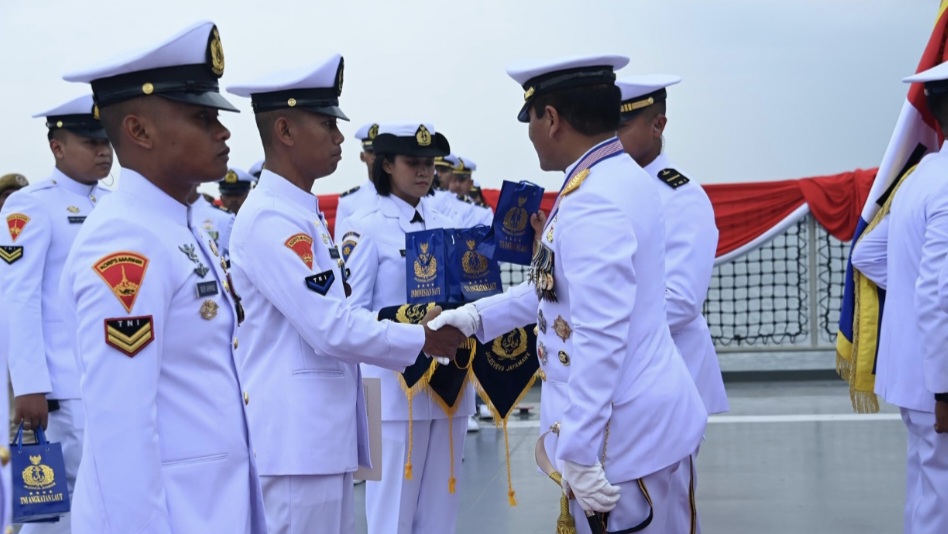 Prajurit TNI AL Raih Penghargaan Tamtama Teladan pada HUT ke-79 TNI AL