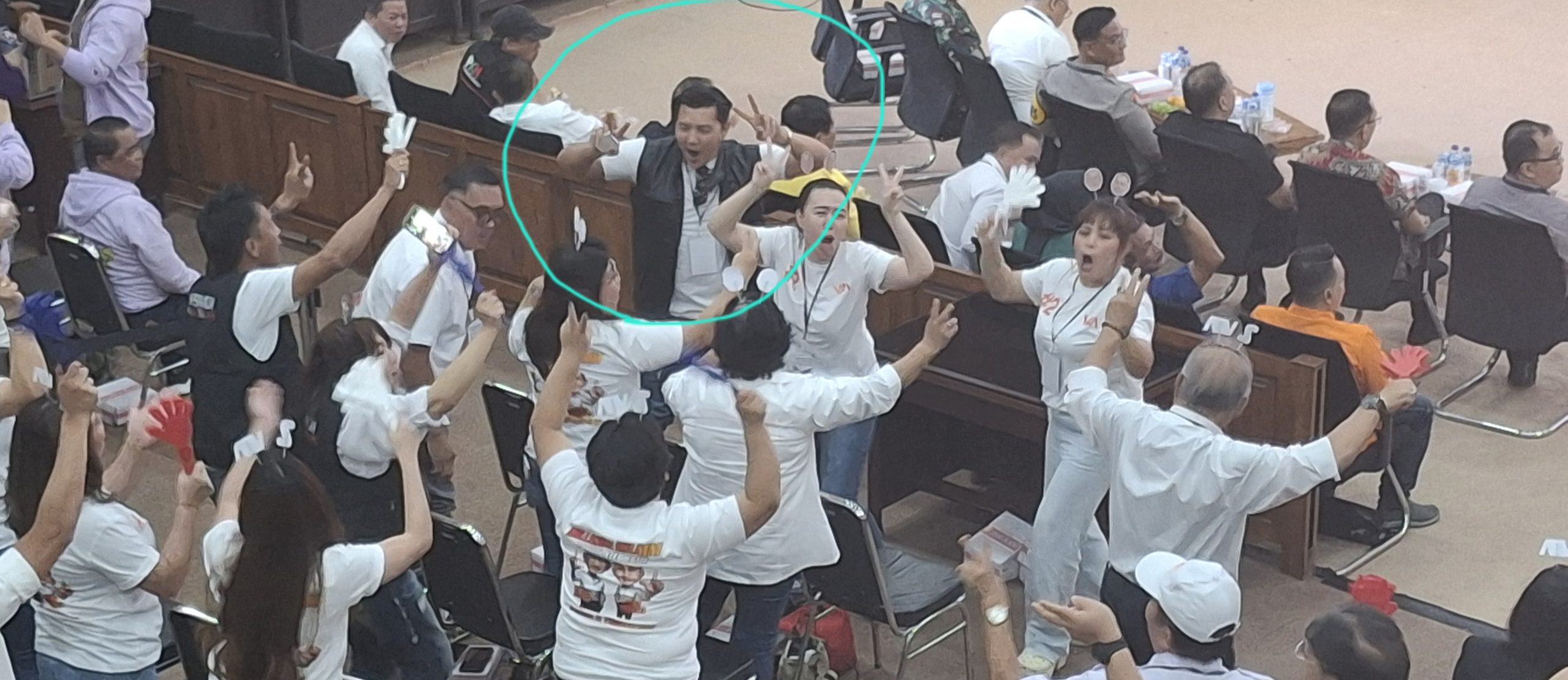 Heboh! Dirly Idol Semangati Pendukung WLMM di Debat Publik Kedua Pilkada Tomohon 2024