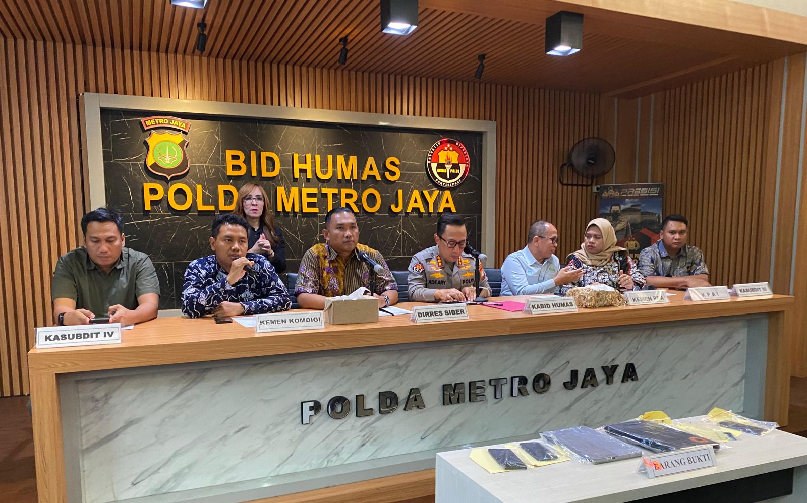 Polda Metro Jaya Bongkar Situs Pesta Seks Tukar Pasangan dengan 17.732 Member, Libatkan WNA