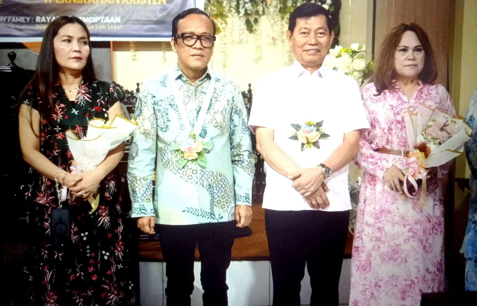 Wamenaker Immanuel Ebenezer Gerungan dan Wagub Sulut Victor Mailangkay Beribadah di GMAHK Ranotana