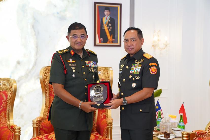 Panglima TNI dan Panglima Tentara Malaysia Bahas Penguatan Kerja Sama Pertahanan Bilateral