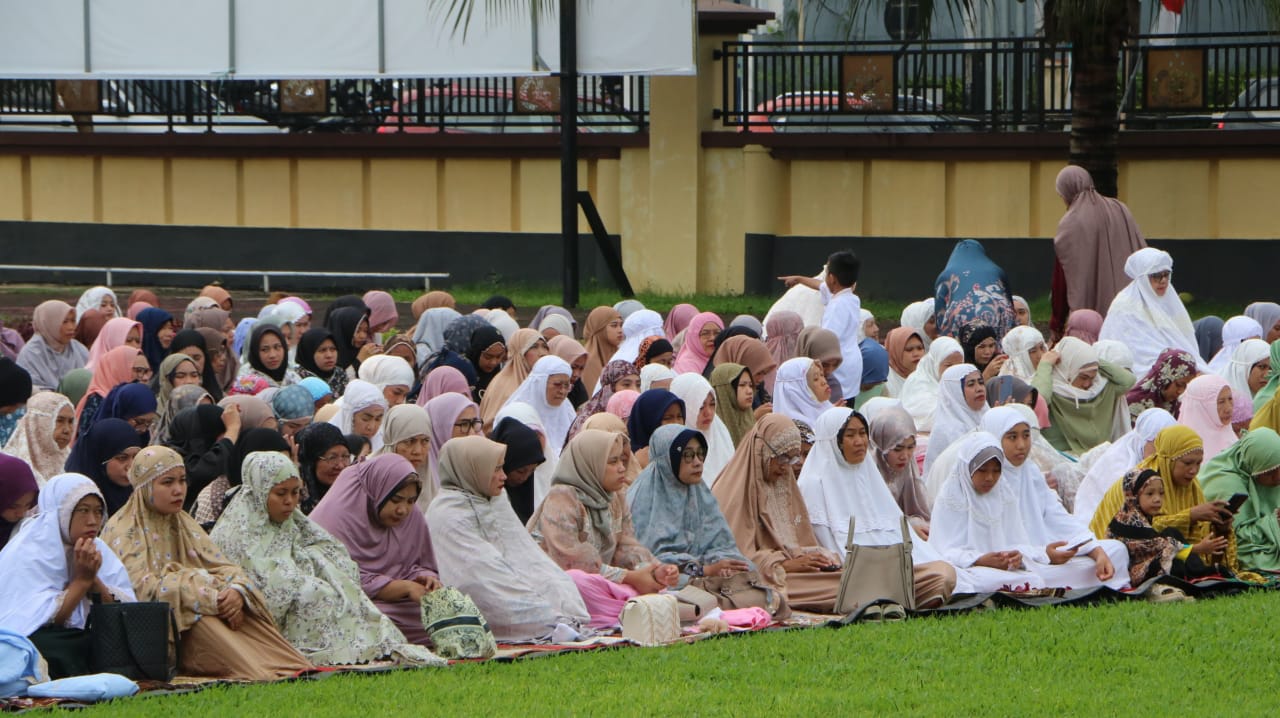 Polda Sulut Gelar Salat Idulfitri 1446 H Penuh Khidmat dan Tertib