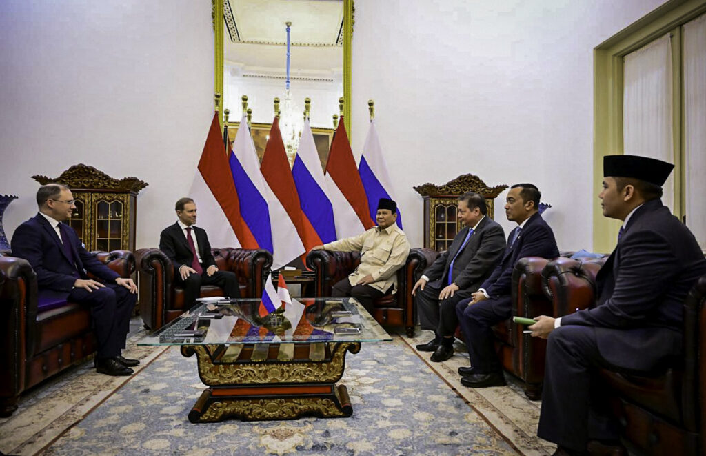 Foto : Presiden Republik Indonesia Prabowo Subianto menerima kunjungan kehormatan Wakil Perdana Menteri Pertama Federasi Rusia Denis V. Manturov, sekaligus Ketua Bersama dari Pihak Rusia pada Komisi Gabungan Rusia-Indonesia untuk Kerja Sama Ekonomi, Perdagangan, dan Teknis di Istana Merdeka