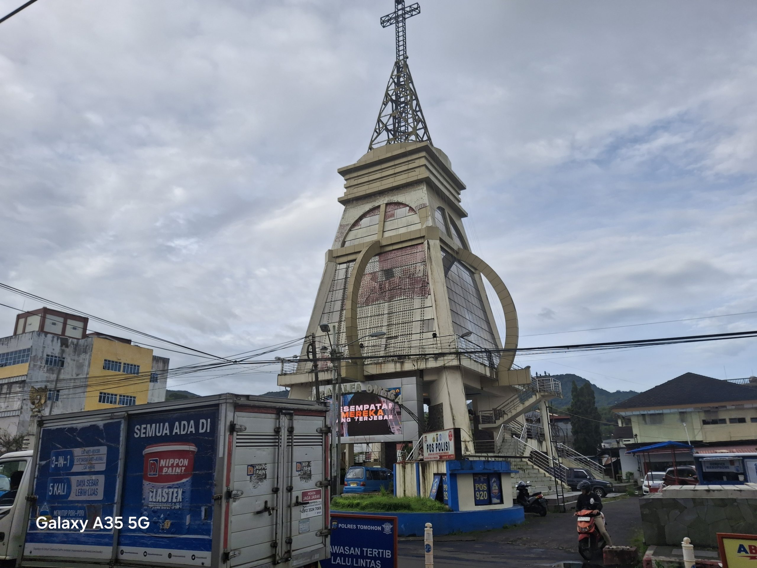 Kasihan, Menara Alva Omega Tampak Kusam dan Tak Terawat, Ikon Kota Tomohon Butuh Perhatian Serius