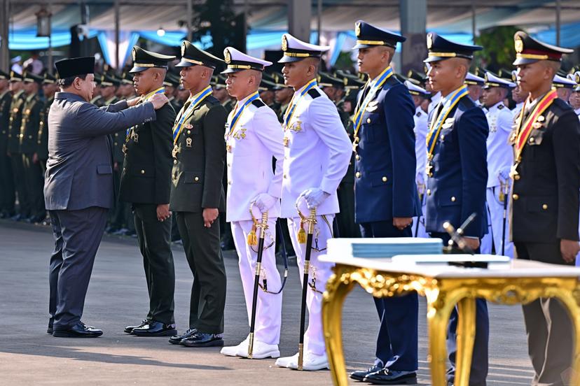Presiden Prabowo Lantik 2.000 Perwira Remaja TNI-Polri, Dua Angkatan Disatukan dalam Sejarah Baru