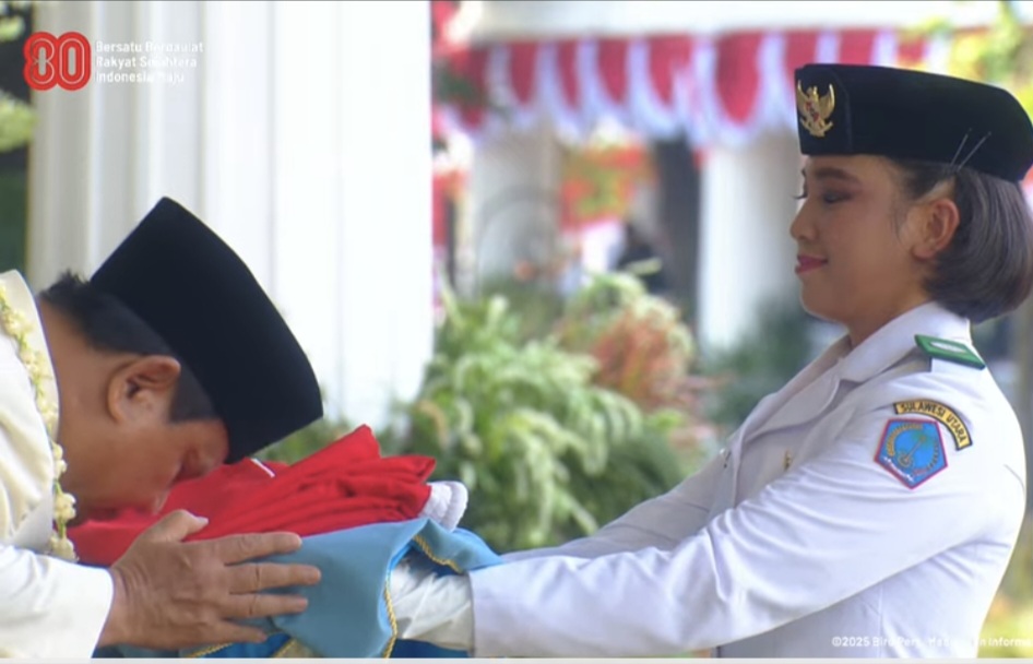 Bianca Alessia Christabella Lantang Sukses Bawa Baki, Merah Putih Berkibar di Istana