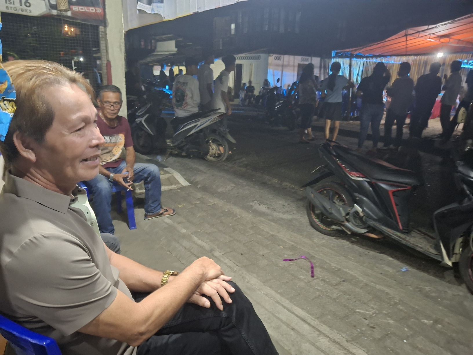 Jadi Idola Warga: Denny Waworuntu, Hukum Tua Rambunan yang Tegas, Transparan, dan Merakyat