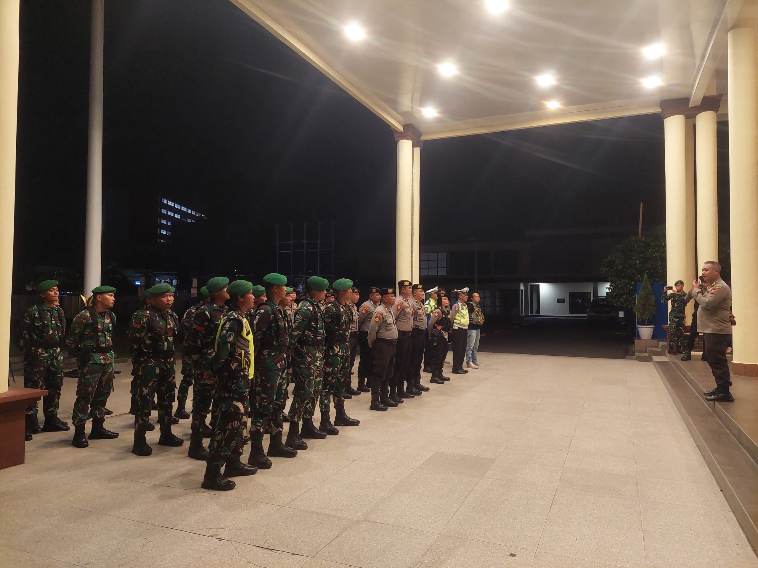 Polda Sulut dan TNI Gelar Patroli Skala Besar Jaga Keamanan Manado