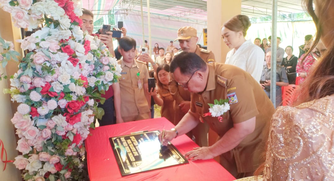 Bupati Minahasa Resmikan Gedung Serbaguna dan Kantor Desa Raringis Selatan