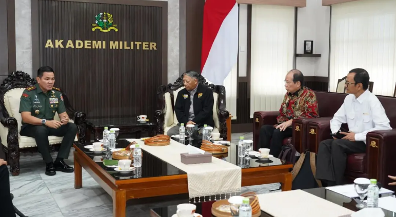 Audiensi Diskusi Inisiatif Program Kecerdasan Buatan di Akademi Militer