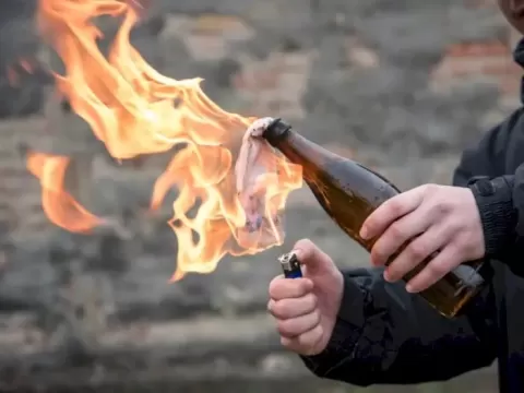 Dua Pelajar SMK Tondano Diamankan Polisi, Diduga Bawa Bom Molotov