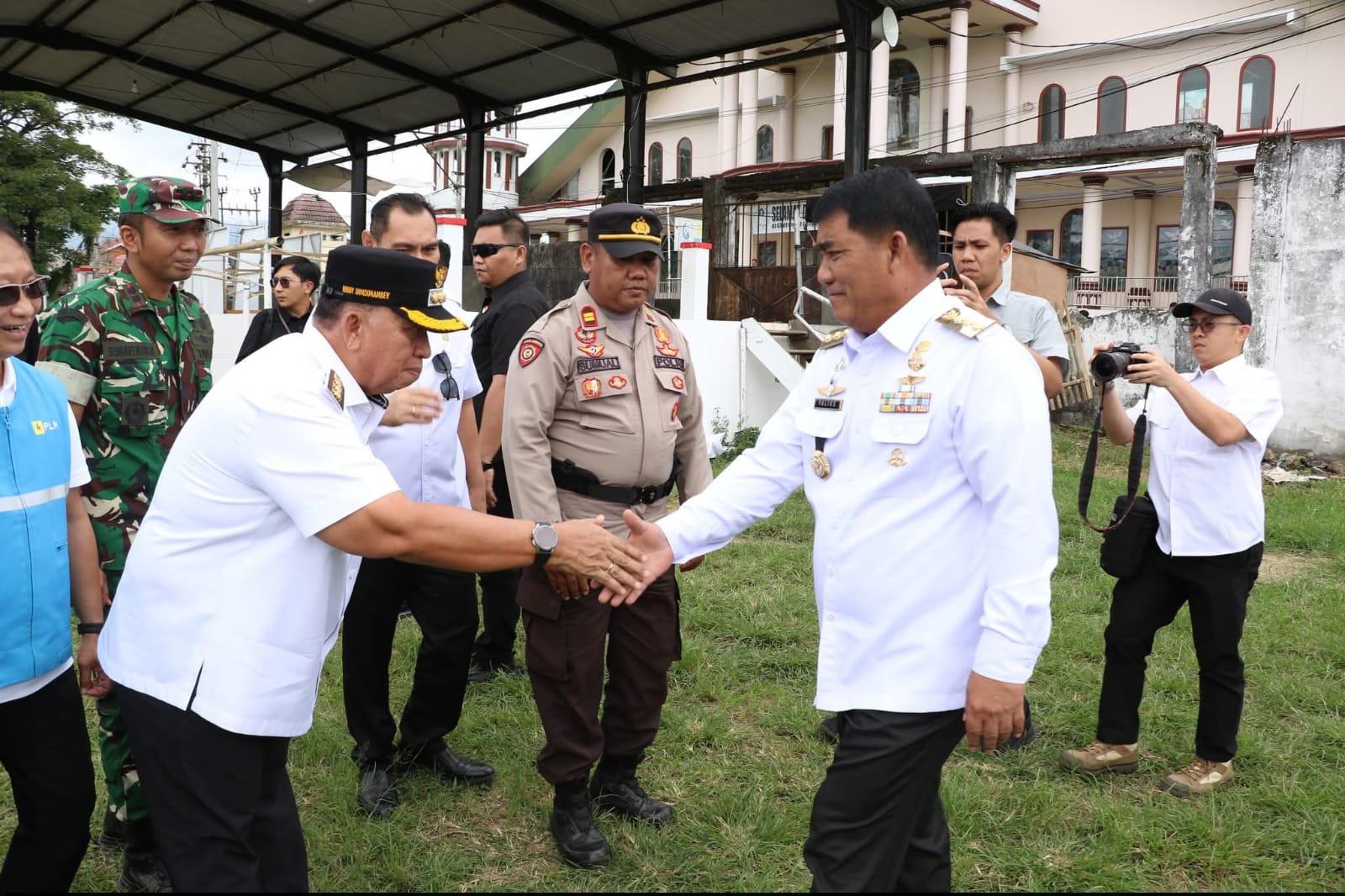 Menteri ESDM Bahlil Lahadalia Resmikan Listrik Gratis di Minahasa, Bupati Robby Dondokambey Ucapkan Terima Kasih