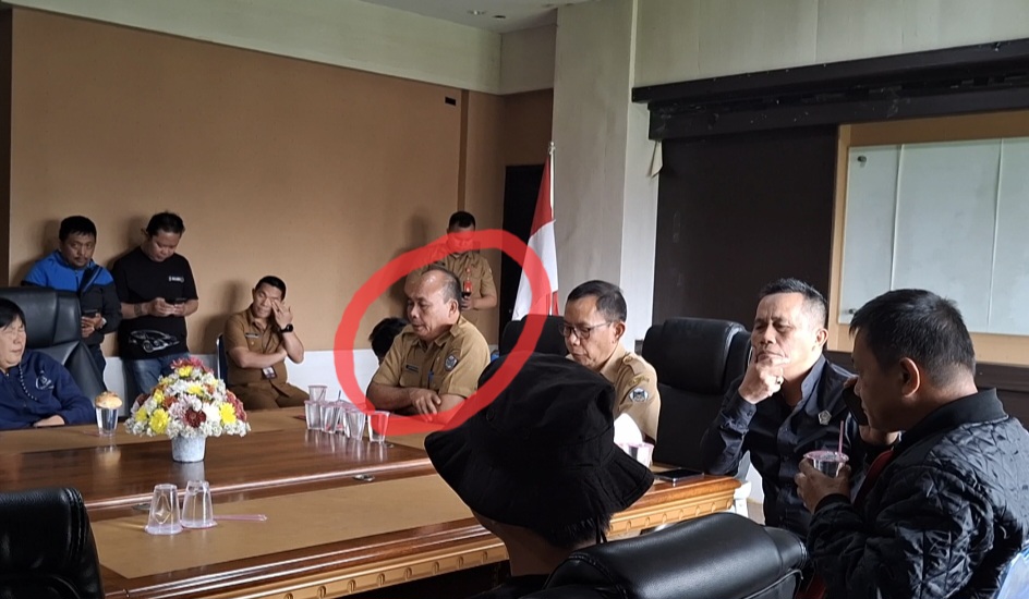 Pejabat BKPSDM Tomohon Diduga Halangi Wartawan Liput Aksi THL