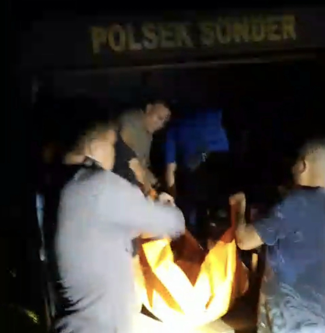 Ambulans Tak Datang, Mobil Patroli Polsek Sonder Jadi Penyelamat Evakuasi Pekerja Tewas di Pohon