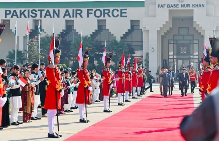 Penuhi Undangan Resmi, Presiden Prabowo Dijemput Langsung Presiden dan Perdana Menteri Pakistan