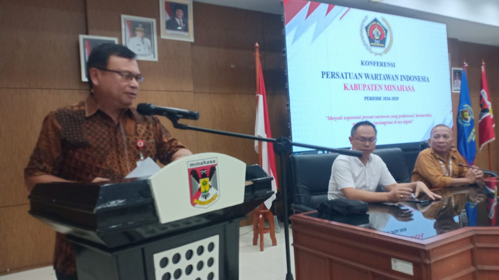 Asisten I Setdakab Minahasa Resmi Buka Konferensi PWI Minahasa 2026–2029